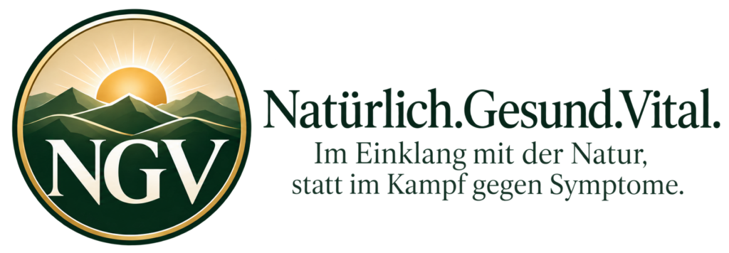 Logo von Natürlich.Gesund.Vital mit NGV-Emblem und dem Slogan „Im Einklang mit der Natur, statt im Kampf gegen Symptome“